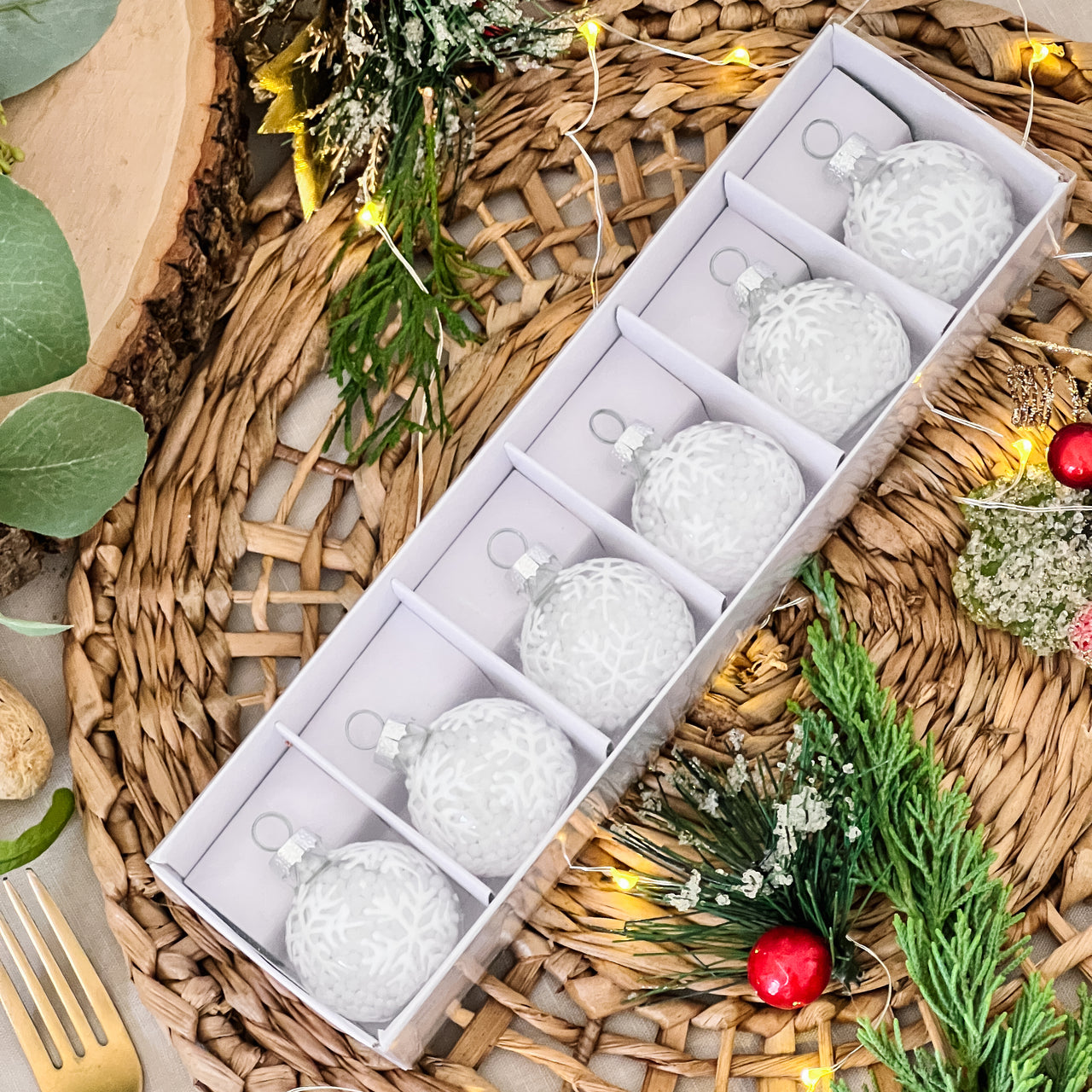 Holiday Ornament Place Card and Photo Holder Favor (Set of 6)